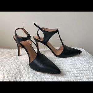 Halston heritage leather t-strap pumps fit 7.5